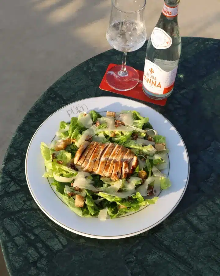 Ensalada César con pollo